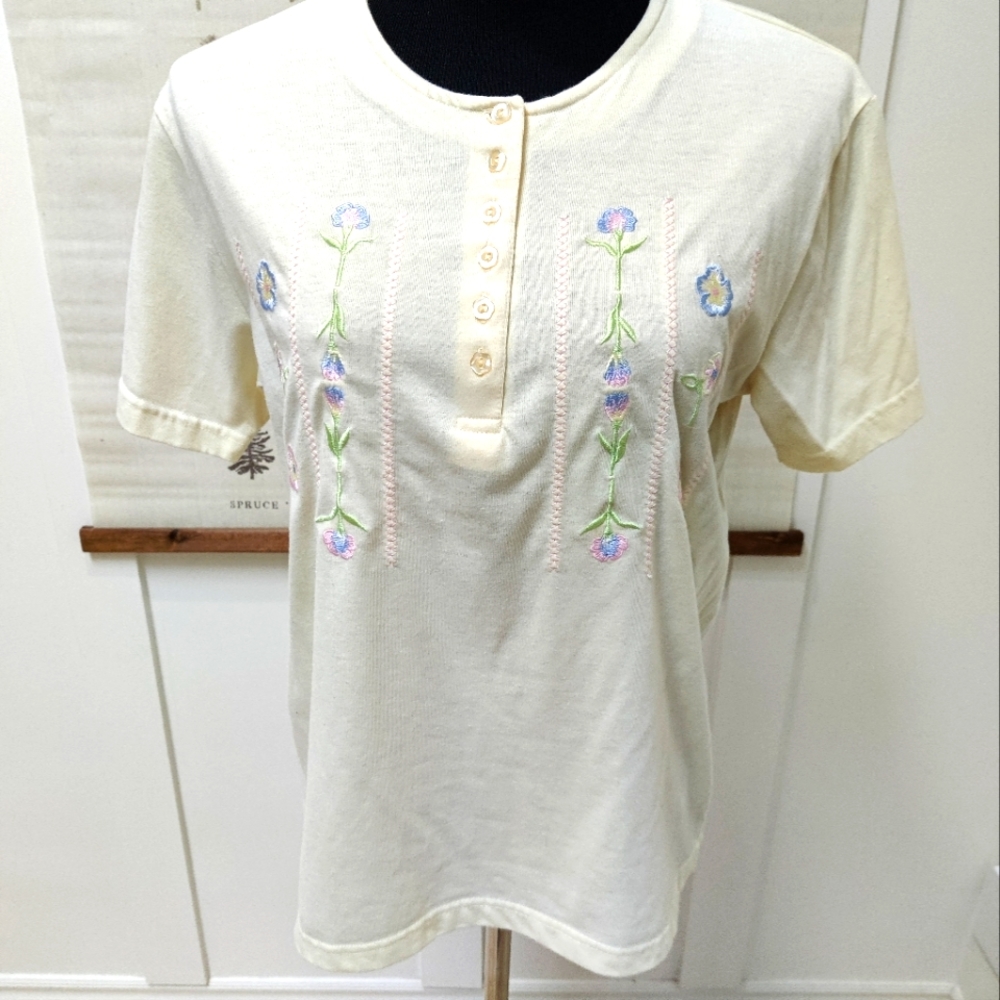 Vintage Cottagecore Embroidered Short Sleeve  - Medium